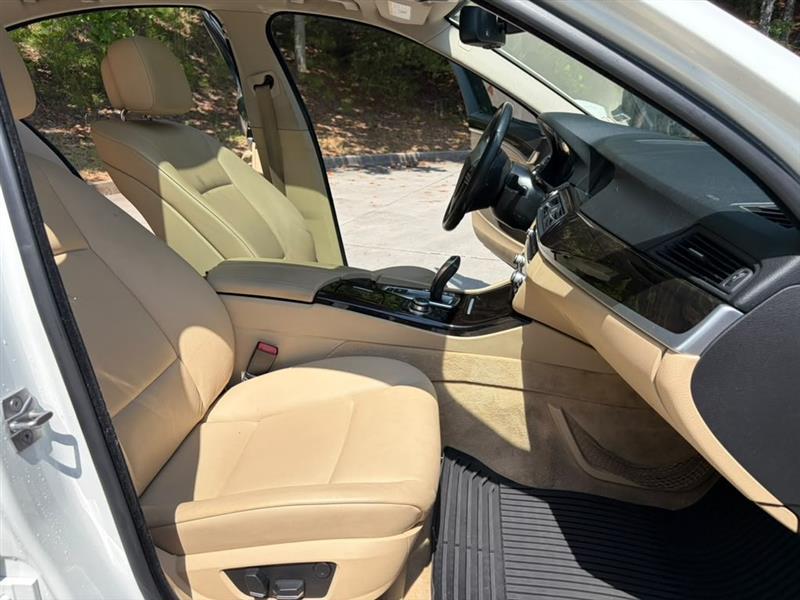 BMW 5-Series  2012