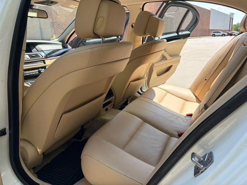 BMW 5-Series  2012