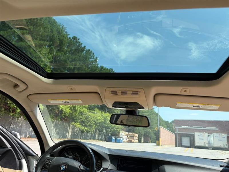 BMW 5-Series  2012