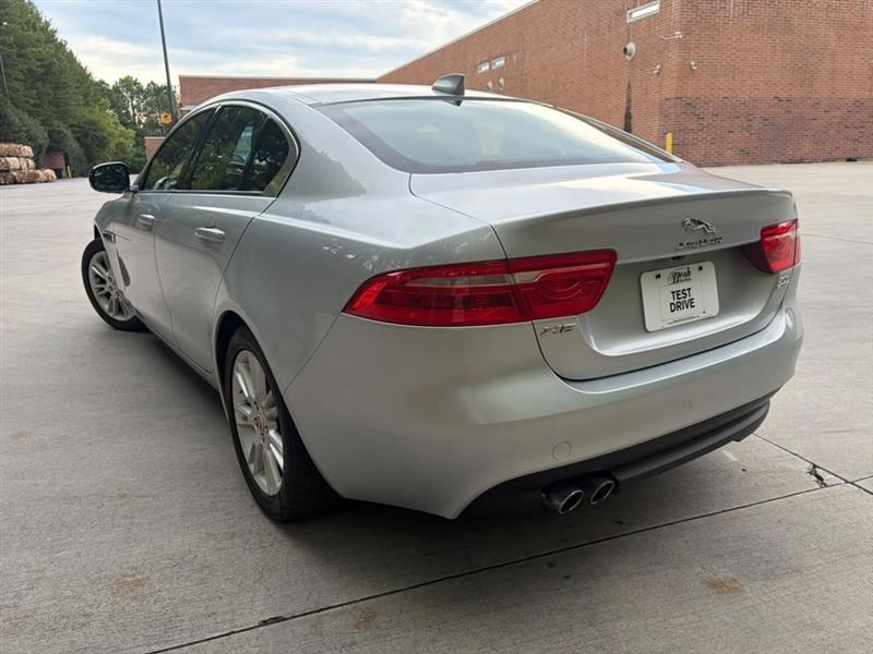 Jaguar XE  2017