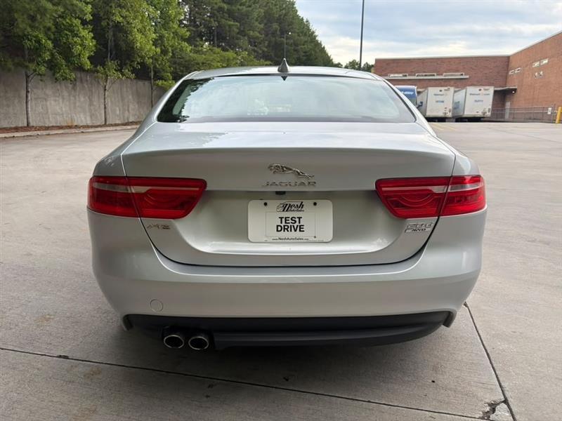 Jaguar XE  2017