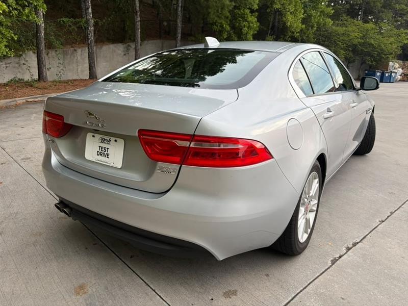 Jaguar XE  2017