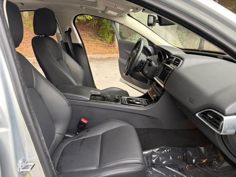 Jaguar XE  2017