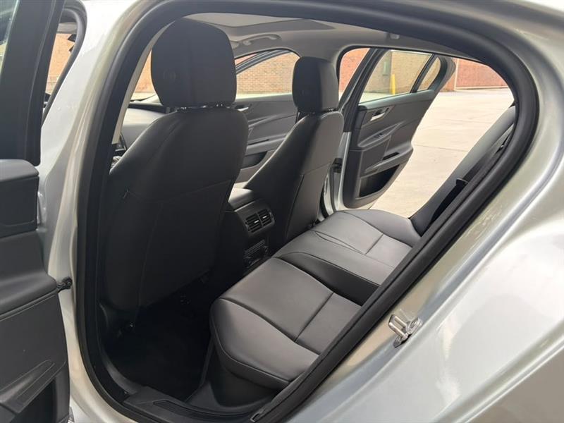 Jaguar XE  2017