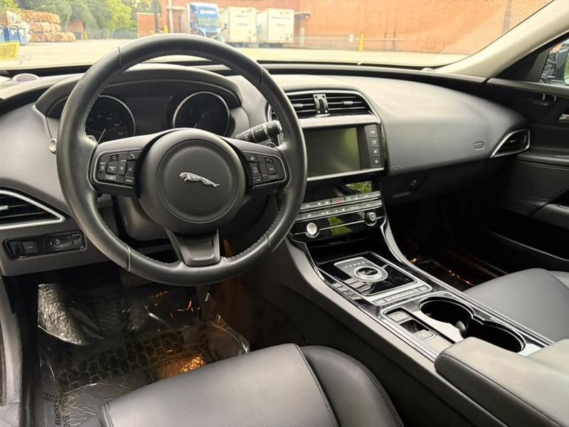 Jaguar XE  2017