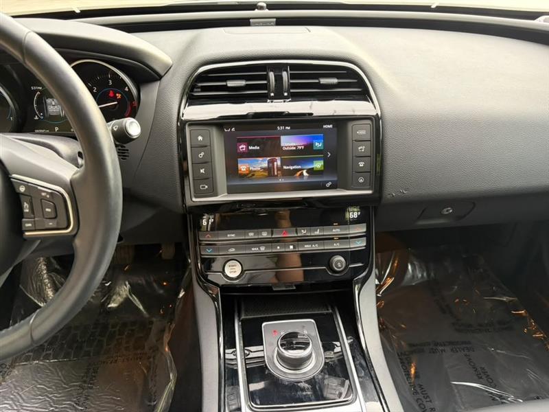 Jaguar XE  2017