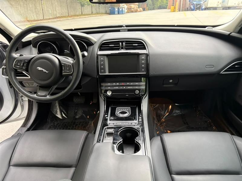 Jaguar XE  2017