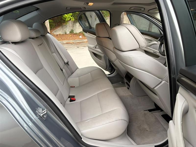 BMW 5-Series  2011