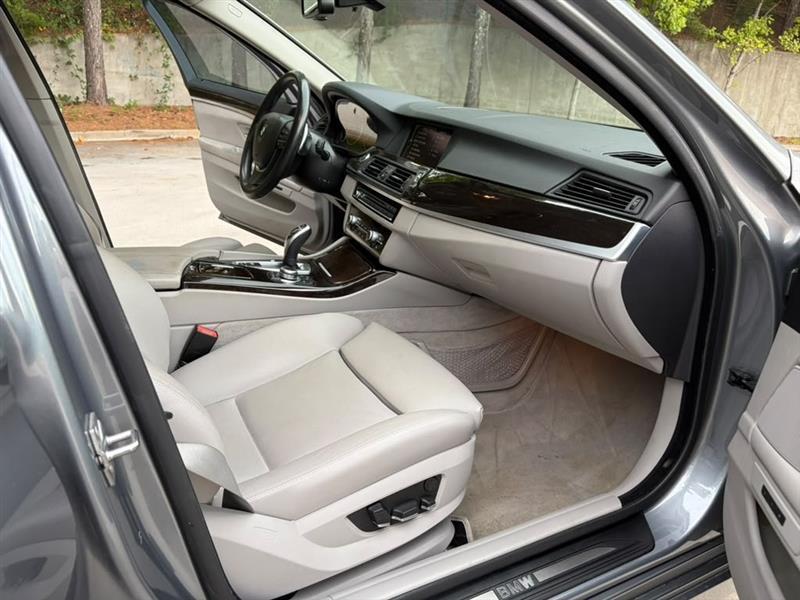 BMW 5-Series  2011