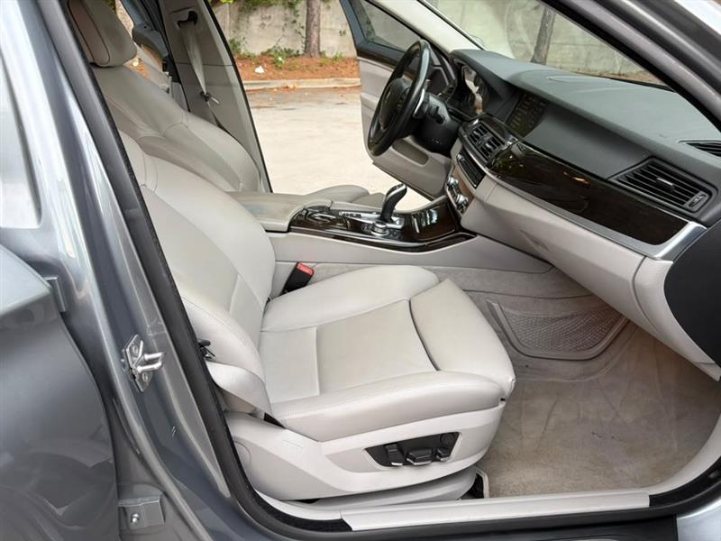 BMW 5-Series  2011