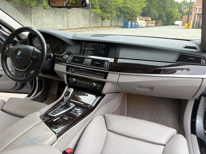 BMW 5-Series  2011