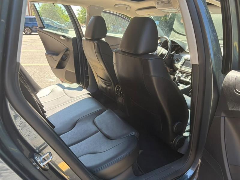 Volkswagen Passat Wagon  2010