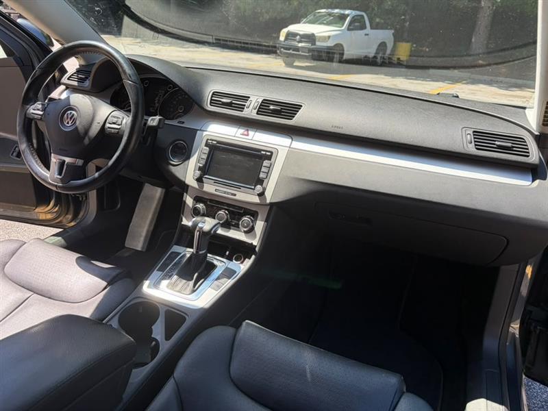 Volkswagen Passat Wagon  2010