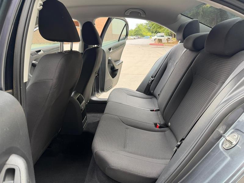 Volkswagen Jetta  2016