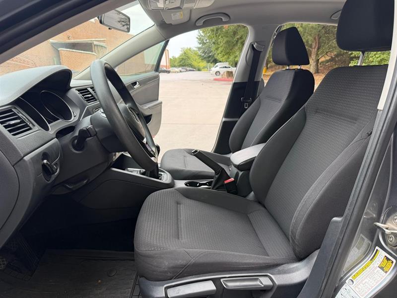 Volkswagen Jetta  2016