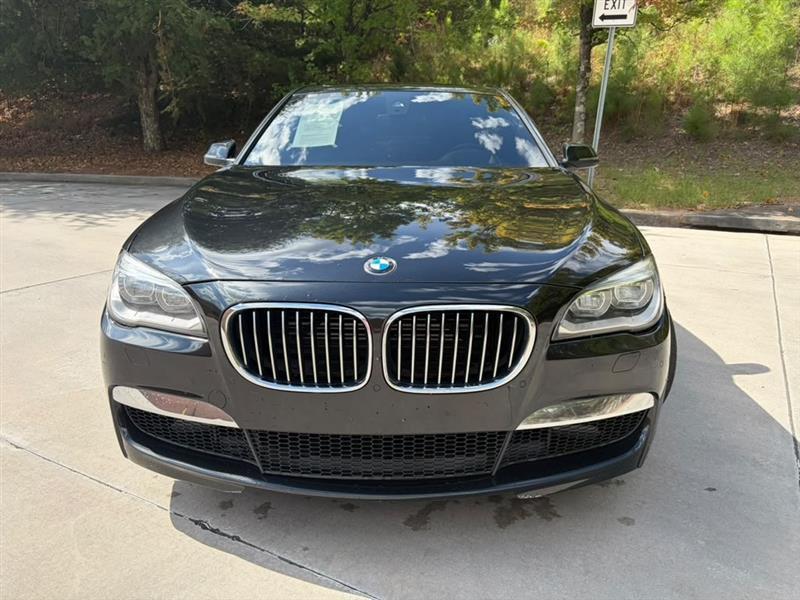 BMW 7-Series photo 2