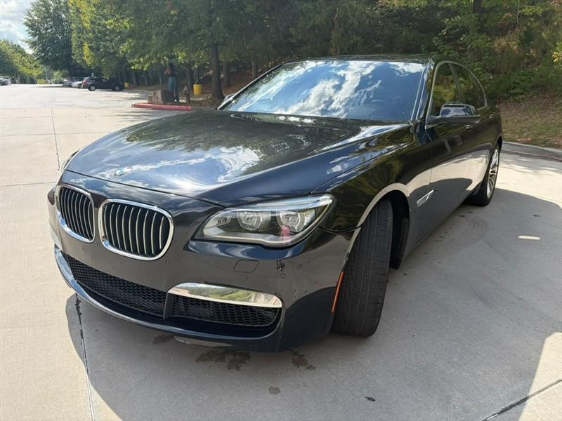 BMW 7-Series photo 3