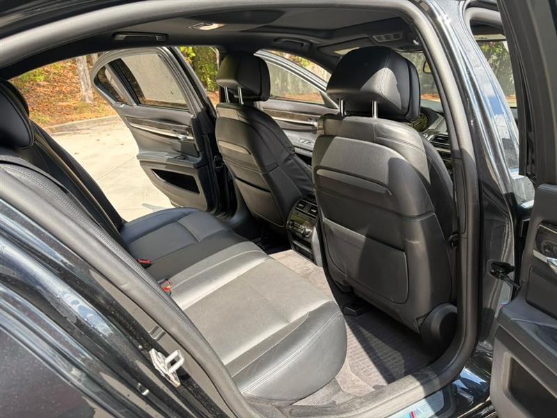 BMW 7-Series photo 7