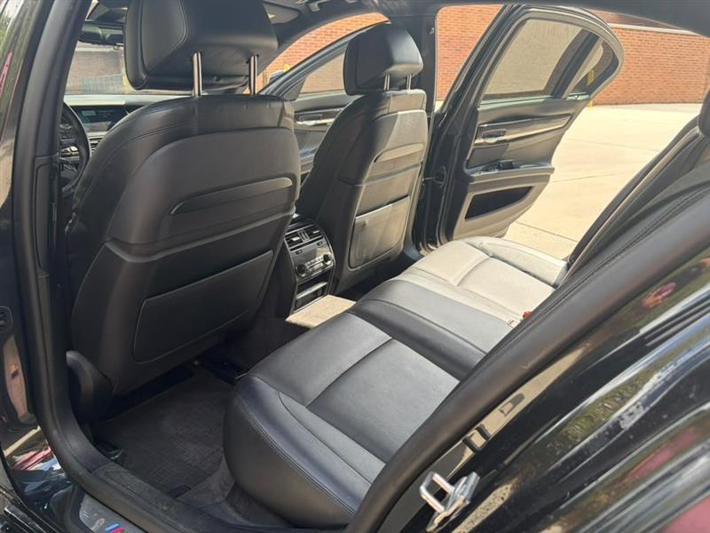 BMW 7-Series photo 11