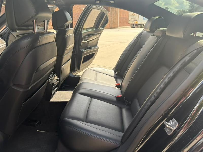 BMW 7-Series photo 12