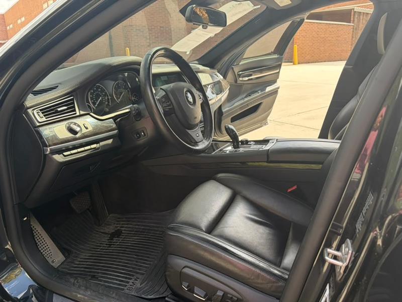 BMW 7-Series photo 13