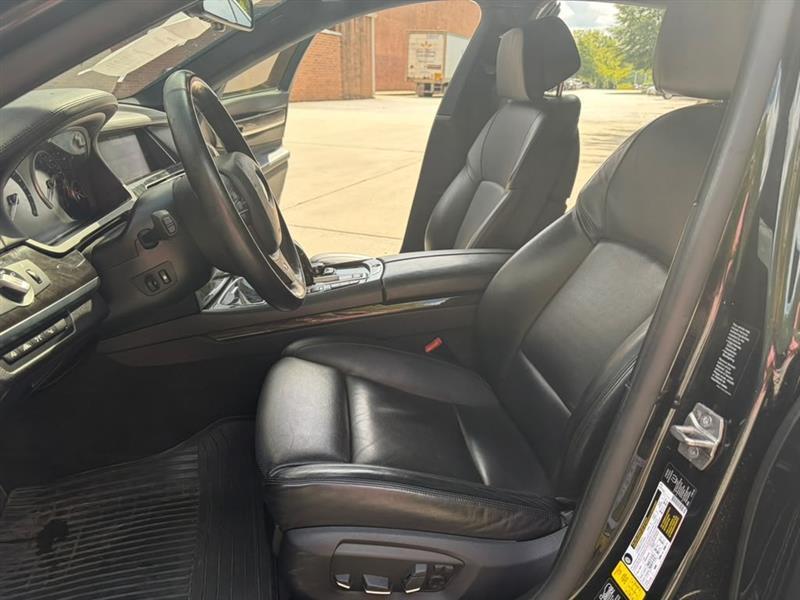 BMW 7-Series photo 14