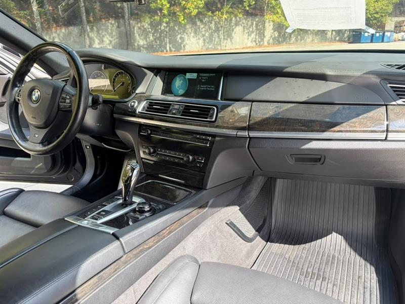 BMW 7-Series photo 15
