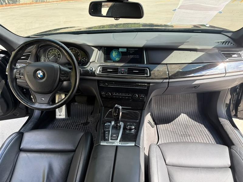 BMW 7-Series photo 16