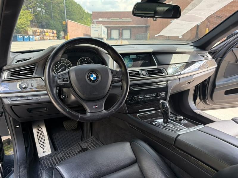 BMW 7-Series photo 17