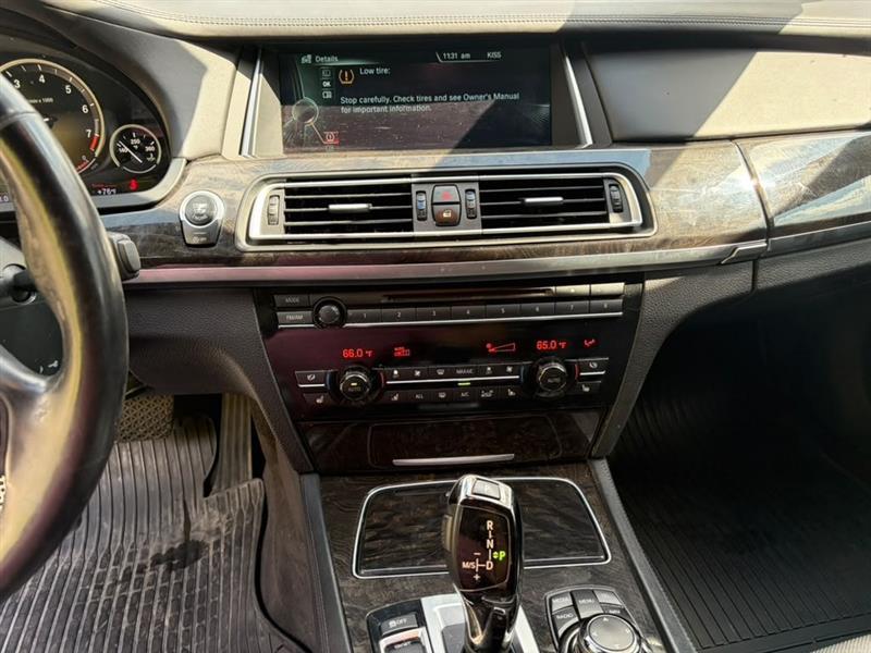 BMW 7-Series photo 18