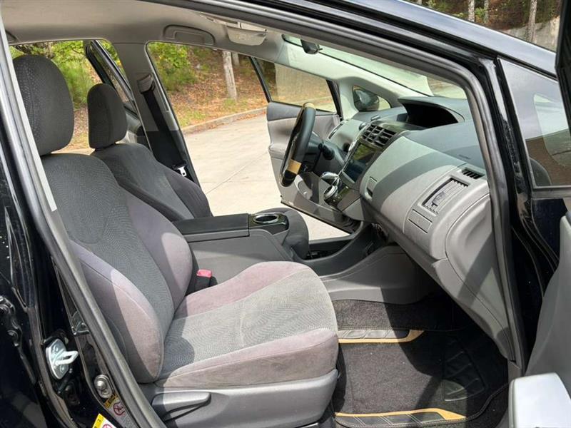 Toyota Prius V  2014