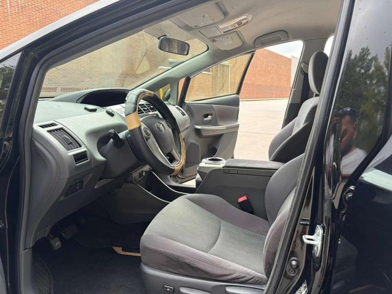 Toyota Prius V  2014