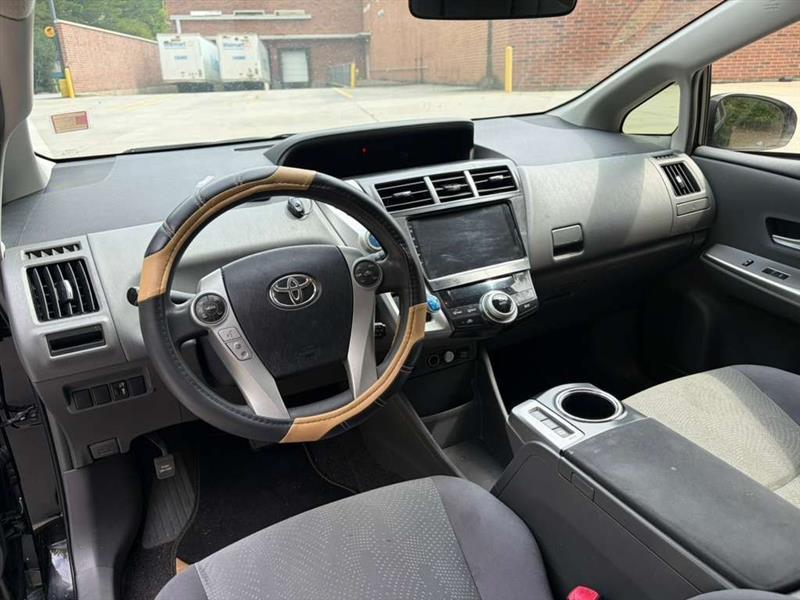 Toyota Prius V  2014