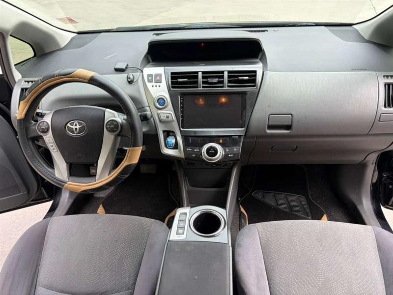 Toyota Prius V  2014