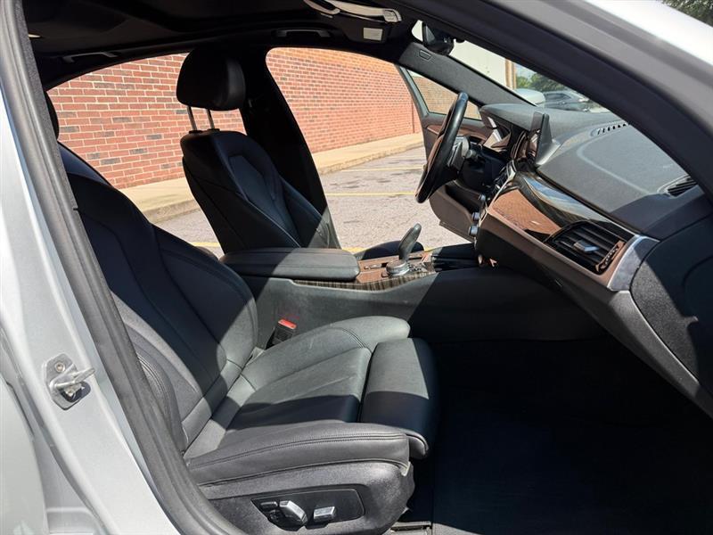 BMW 5-Series  2019