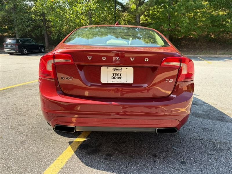 Volvo S60 photo 5
