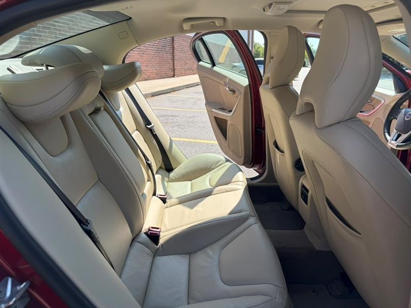 Volvo S60 photo 8
