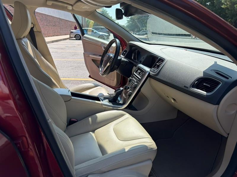 Volvo S60 photo 9