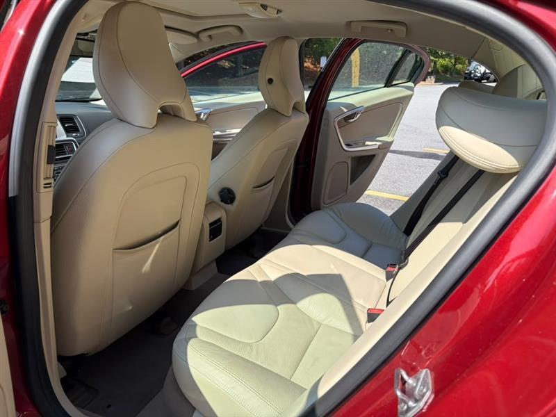 Volvo S60 photo 11