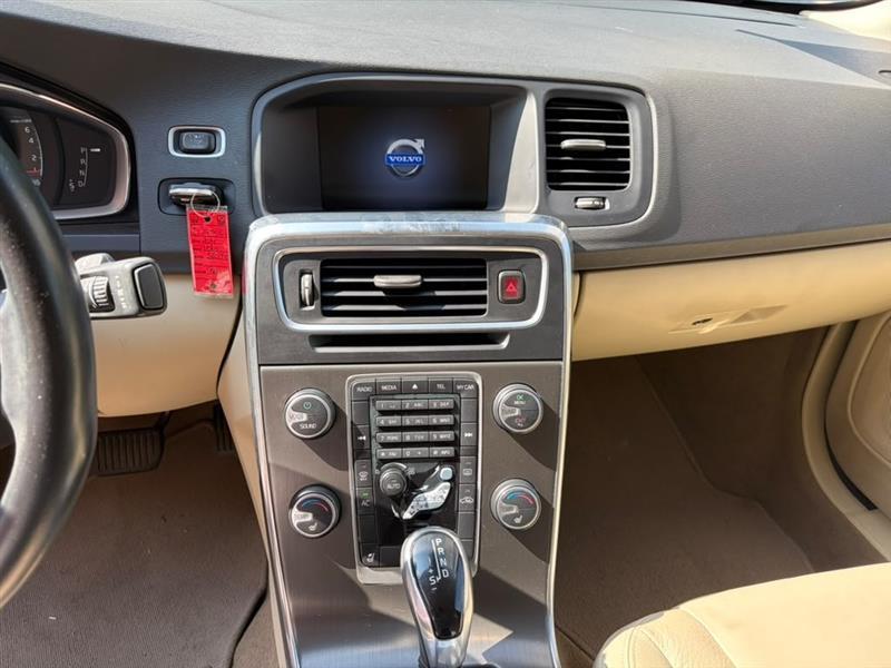 Volvo S60 photo 18