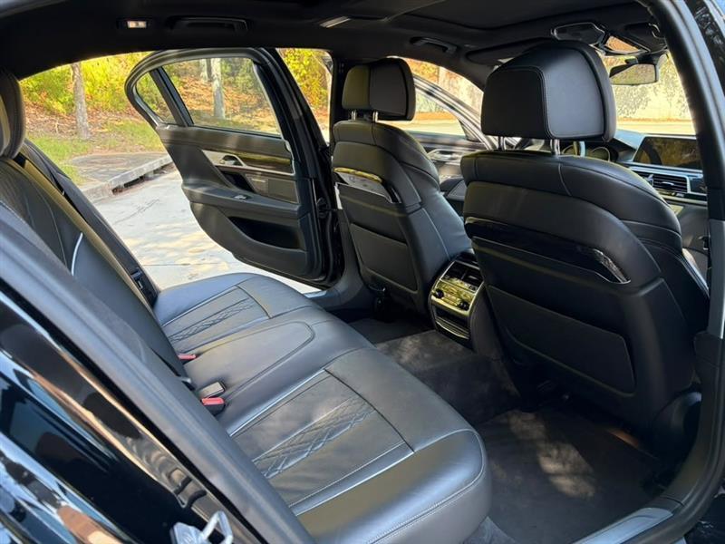 BMW 7-Series  2018