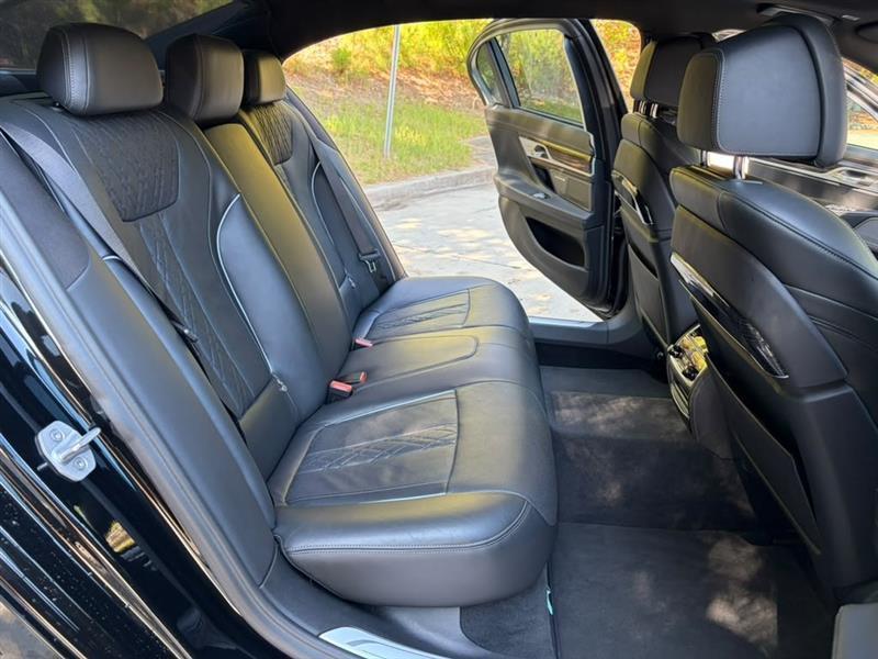 BMW 7-Series  2018