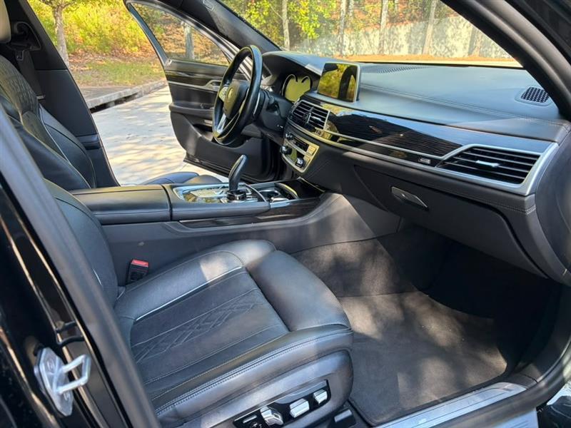 BMW 7-Series  2018
