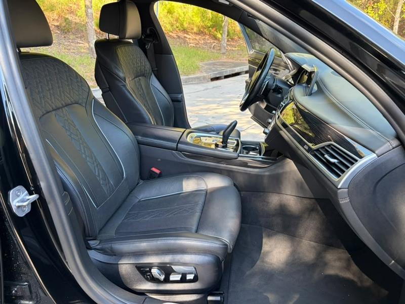 BMW 7-Series  2018