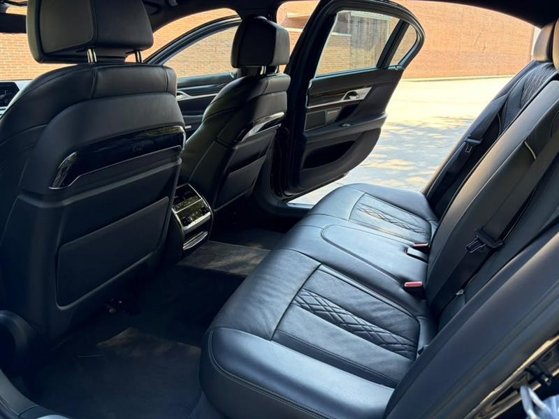 BMW 7-Series  2018