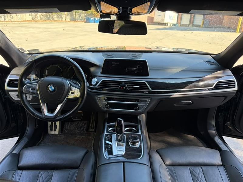 BMW 7-Series  2018