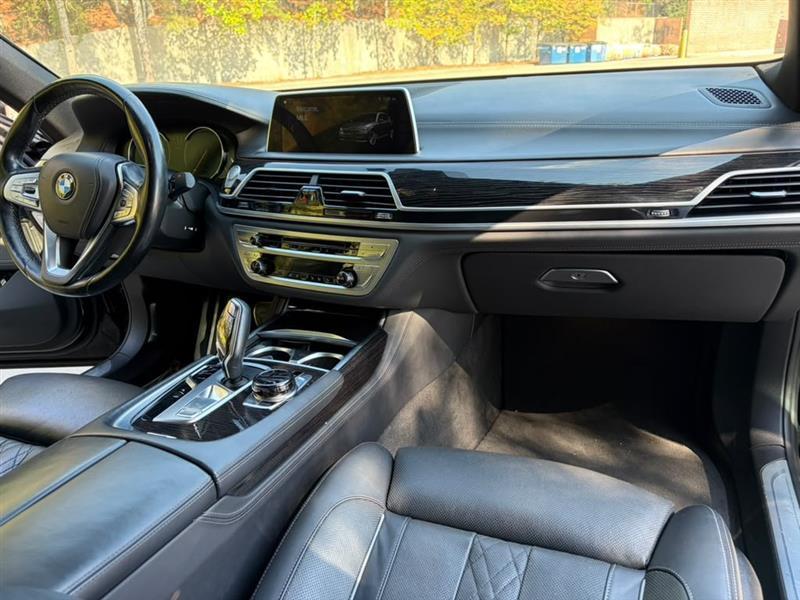 BMW 7-Series  2018