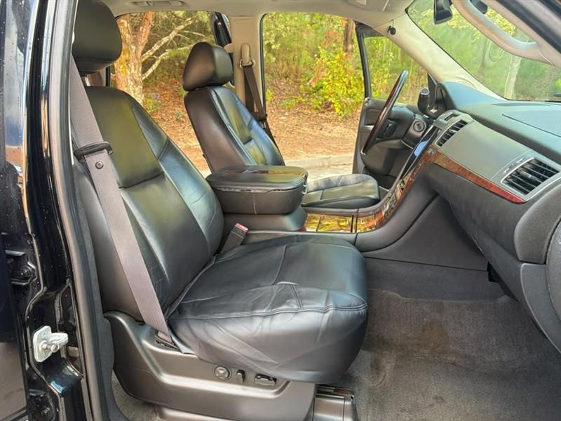 Cadillac Escalade  2011