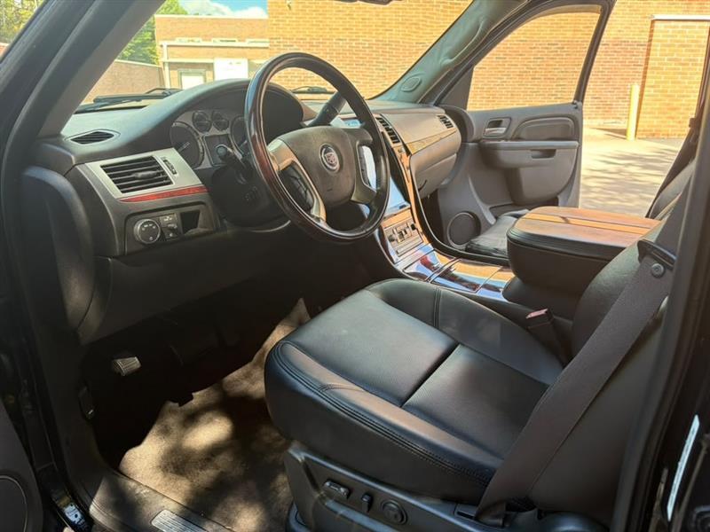 Cadillac Escalade  2011