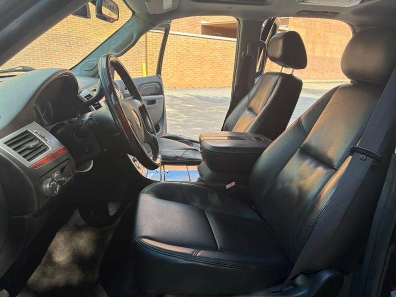 Cadillac Escalade  2011